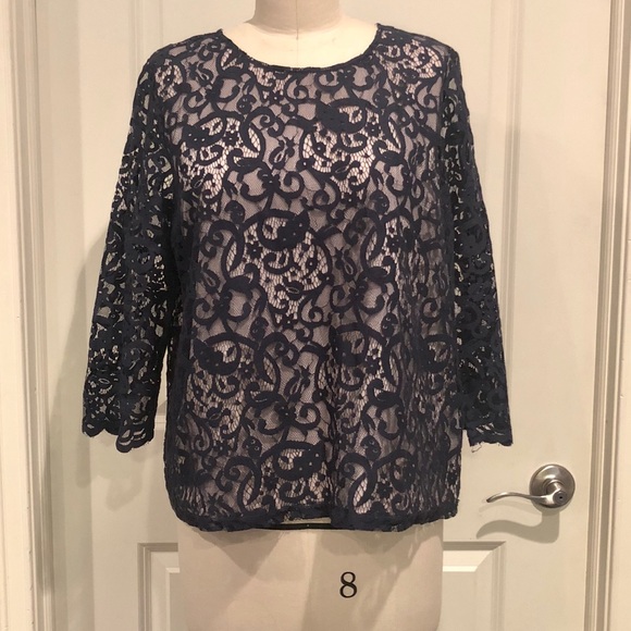 Contrast Lace button-back Blouse - Picture 2 of 5